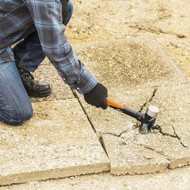 Fiskars Steel Sledge Hammer - 14-in IsoCore Handle - 4-lb - Image 4